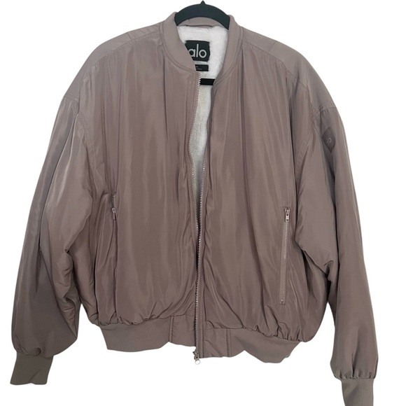 Alo Yoga Tan Taupe Ivory Faux Fur Lined Urbanite Bomber Jacket Medium - Picture 7 of 15